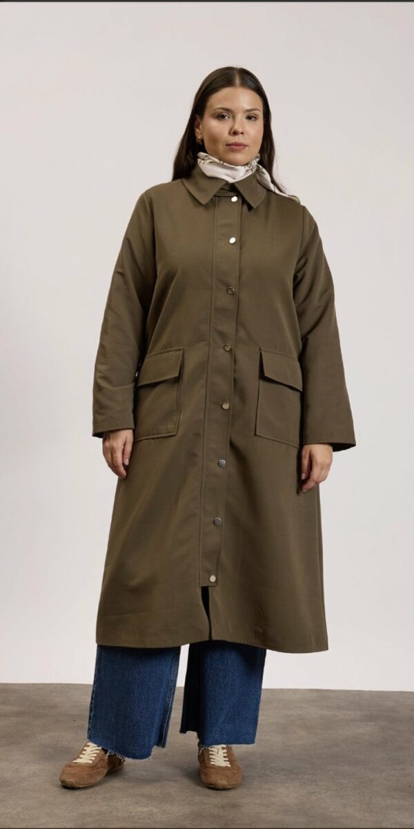 Veste longue boutonnée